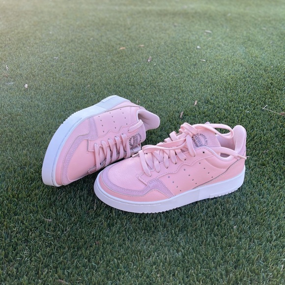 WOMENS ADIDAS SHOES 👟 - Picture 4 of 8